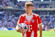拜仁新太子横空出世！身价爆涨！17岁卡尔欧冠世界波引爆足坛